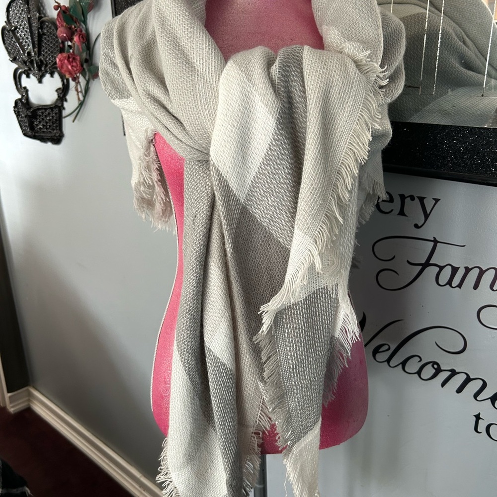 Elegant Beige Plaid Scarf
